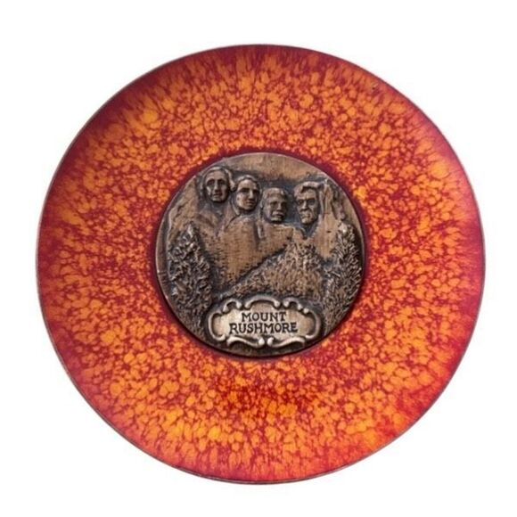 Mount Rushmore Treasure Craft Souvenir 9 1/2” Decorative Plate - Picture 1 of 5